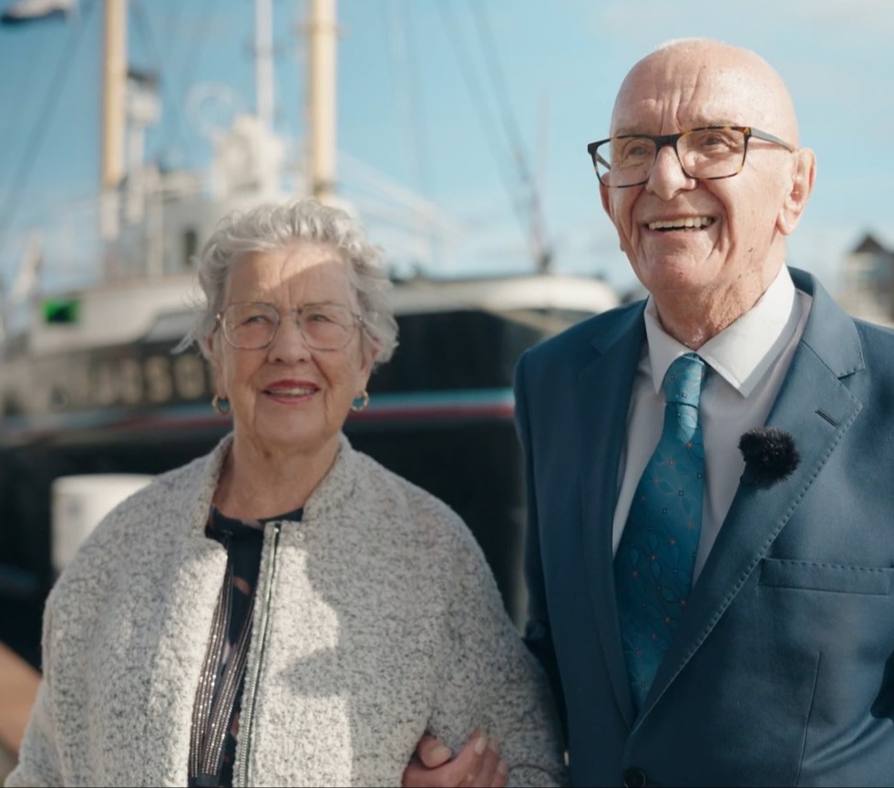 Oud-bemanningslid van de Hudson Leen Rietdijk (rechts) vertelt...