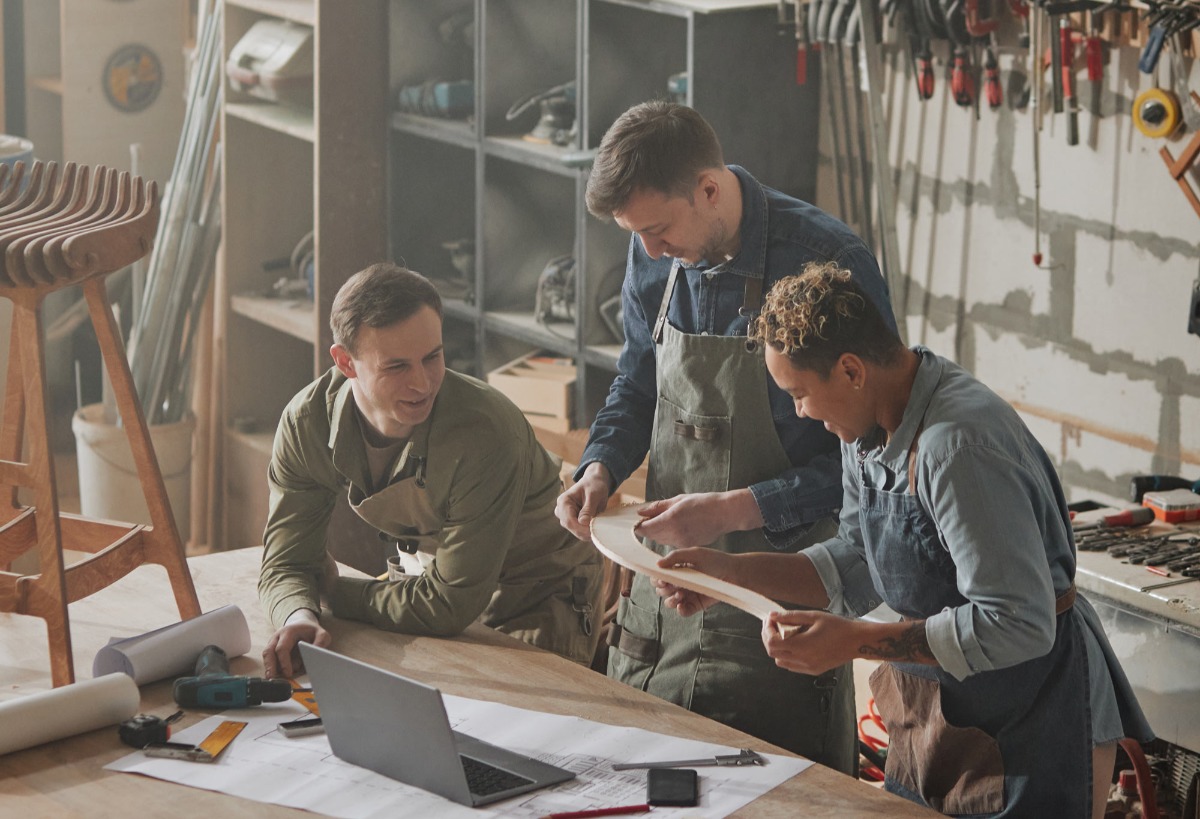 Overleg in de werkplaats